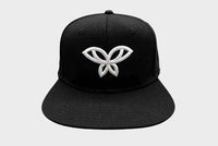 Cappellino SNAPBACK con visiera piatta - logo ricamato